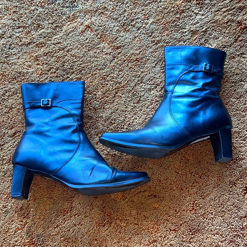 LA Boutique Vintage Black Boots